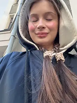 Snapshot of melicious_ chatting on March 9, 10:19 am melicious online show from March 9, 10:19 am