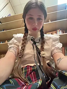 Snapshot of melicious_ chatting on December 2, 6:19 am melicious online show from December 2, 6:19 am