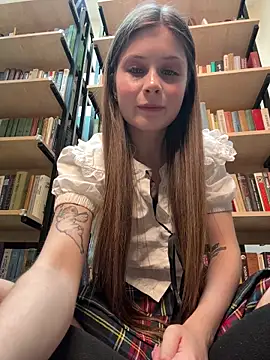 Snapshot of melicious_ chatting on December 3, 4:53 am melicious online show from December 3, 4:53 am