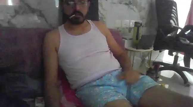 Snapshot of freakydesi chatting on March 5, 7:49 am freakydesi online show from March 5, 7:49 am