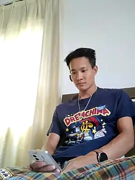 Snapshot of Dannyhobb chatting on June 9, 3:29 am Dannyhobb online show from June 9, 3:29 am