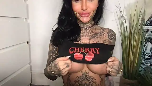 Snapshot of Peaches_and_the_Cream chatting on March 2, 2:35 pm Peaches and the Cream online show from March 2, 2:35 pm