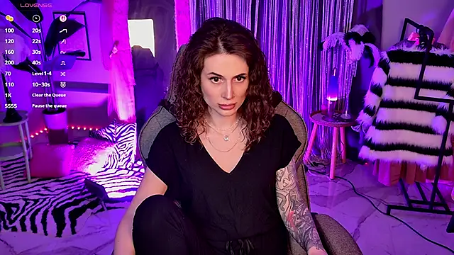 Snapshot of OliviaMcClean chatting on June 5, 4:45 pm OliviaMcClean online show from June 5, 4:45 pm