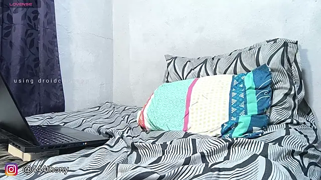 Snapshot of Thony444 chatting on November 5, 5:51 am Thony444 online show from November 5, 5:51 am