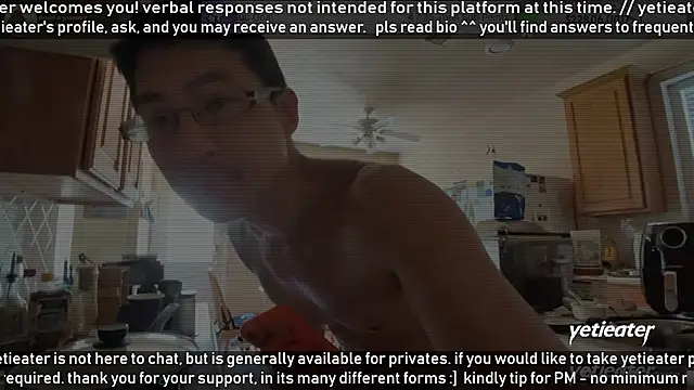 Snapshot of yetieater chatting on May 19, 4:24 pm yetieater online show from May 19, 4:24 pm