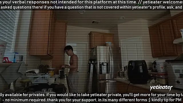 Snapshot of yetieater chatting on May 20, 4:24 pm yetieater online show from May 20, 4:24 pm