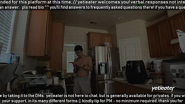 Snapshot of yetieater chatting on May 21, 5:42 pm yetieater online show from May 21, 5:42 pm