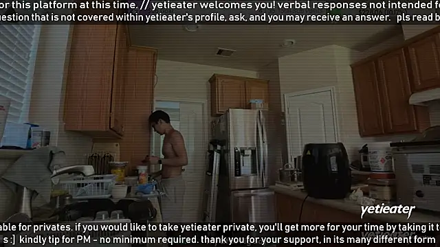 Snapshot of yetieater chatting on May 29, 3:54 pm yetieater online show from May 29, 3:54 pm