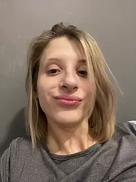 Snapshot of amorearte_m chatting on March 1, 11:17 am amorearte m online show from March 1, 11:17 am