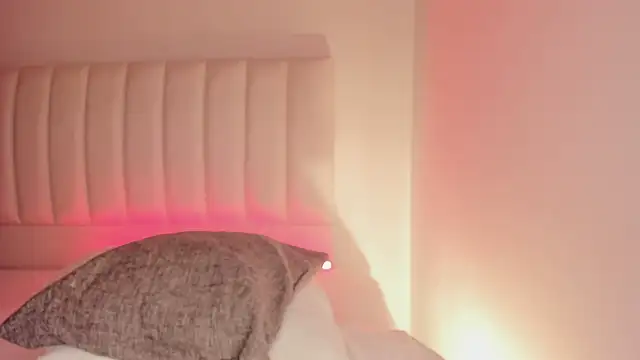 Hannahx   online show from October 19, 3:45 pm