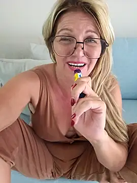 Snapshot of Melody73 chatting on September 30, 5:18 pm Melody73 online show from September 30, 5:18 pm