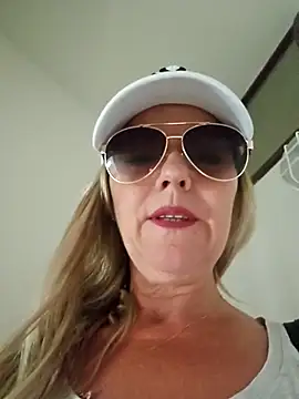 Snapshot of Melody73 chatting on October 24, 11:39 am Melody73 online show from October 24, 11:39 am