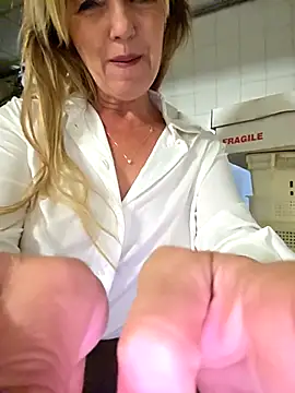 Snapshot of Melody73 chatting on November 9, 9:18 am Melody73 online show from November 9, 9:18 am