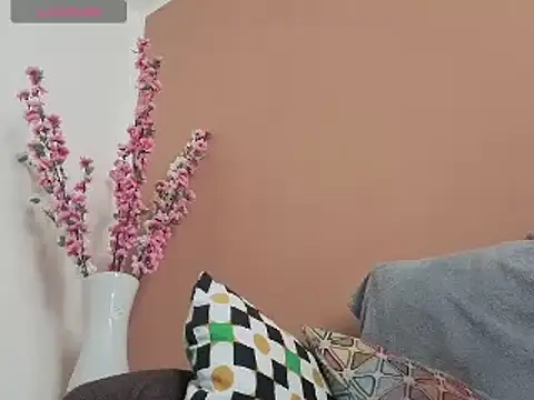 Snapshot of Melody73 chatting on November 21, 10:58 am Melody73 online show from November 21, 10:58 am