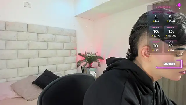 Snapshot of Dylan_Turnerr chatting on March 11, 4:43 am Dylan Turnerr online show from March 11, 4:43 am