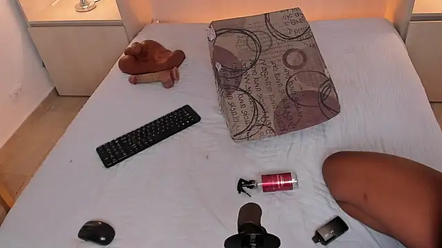 Snapshot of BeverlySteel chatting on November 9, 12:36 pm BeverlySteel online show from November 9, 12:36 pm