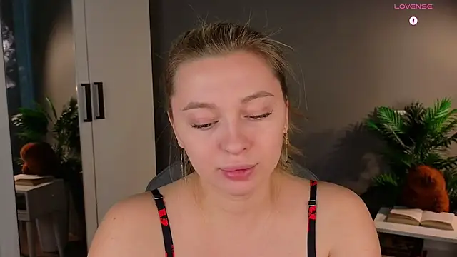 christie luv online show from February 12, 11:05 am