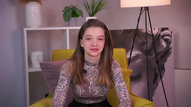 Snapshot of UdelaHathorne chatting on March 1, 8:34 am UdelaHathorne online show from March 1, 8:34 am