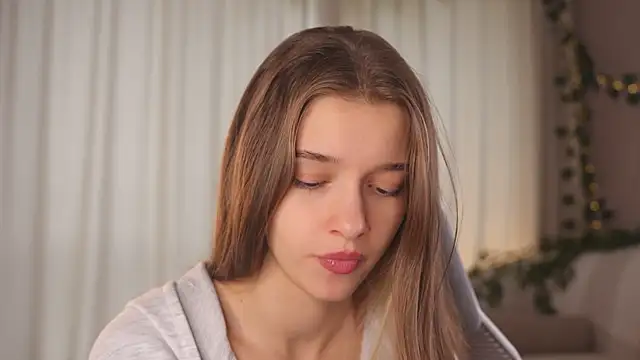 Snapshot of UdelaHathorne chatting on September 19, 12:06 pm UdelaHathorne online show from September 19, 12:06 pm