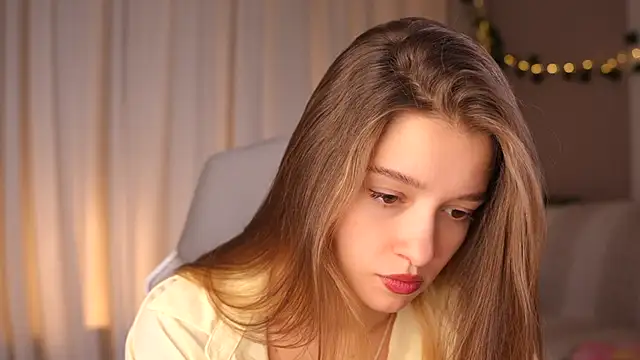 Snapshot of UdelaHathorne chatting on October 16, 3:35 pm UdelaHathorne online show from October 16, 3:35 pm