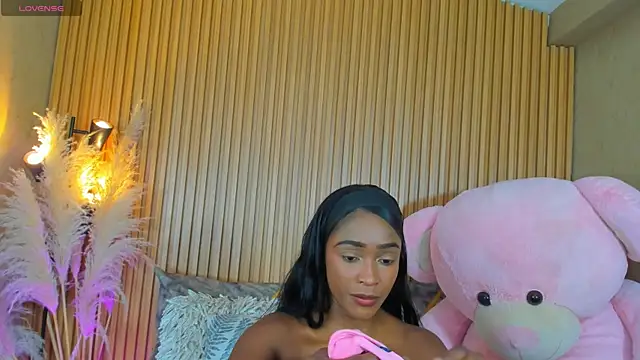 AlexiaAbbey online show from April 16, 6:30 pm