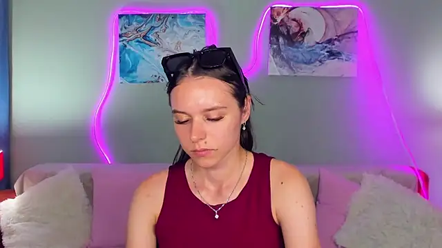 Snapshot of EmelyMason chatting on July 6, 3:03 pm EmelyMason online show from July 6, 3:03 pm