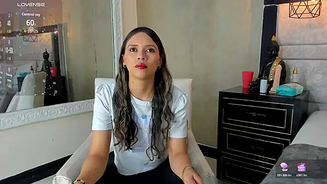 Snapshot of LiliJensen chatting on November 6, 8:43 pm LiliJensen online show from November 6, 8:43 pm