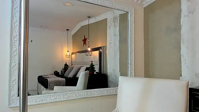 Snapshot of LiliJensen chatting on December 5, 8:16 pm LiliJensen online show from December 5, 8:16 pm