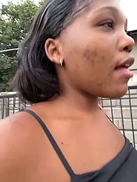 Snapshot of Beyoncex05 chatting on November 13, 4:17 pm Beyoncex05 online show from November 13, 4:17 pm