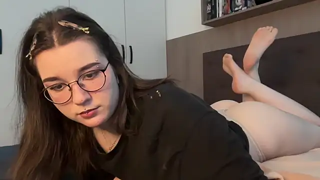 Snapshot of BeeBlossom chatting on March 21, 3:24 pm BeeBlossom online show from March 21, 3:24 pm