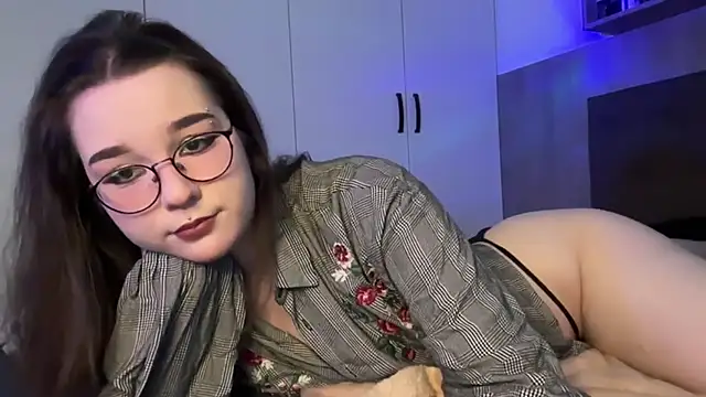 Snapshot of BeeBlossom chatting on March 22, 3:53 pm BeeBlossom online show from March 22, 3:53 pm