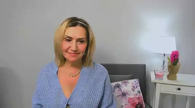 IsabellaSexyMilf online show from March 6, 7:10 pm