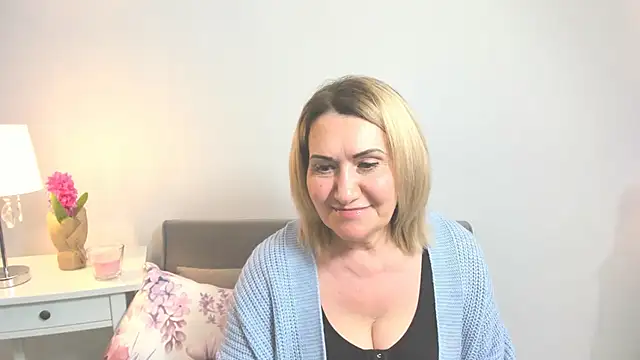 IsabellaSexyMilf online show from March 14, 5:24 pm