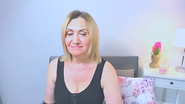 IsabellaSexyMilf online show from March 15, 9:30 am