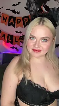 Snapshot of April_Vancee chatting on October 31, 3:57 pm April Vancee online show from October 31, 3:57 pm