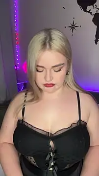 Snapshot of April_Vancee chatting on December 4, 4:27 pm April Vancee online show from December 4, 4:27 pm