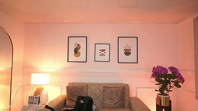 JulesBenett online show from October 10, 11:31 am