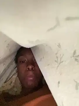 Snapshot of DialysedLunge chatting on March 7, 7:41 am DialysedLunge online show from March 7, 7:41 am