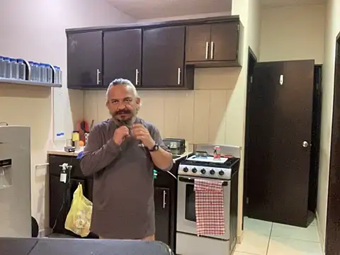 Snapshot of Sollhmaarh chatting on December 20, 6:20 am Sollhmaarh online show from December 20, 6:20 am