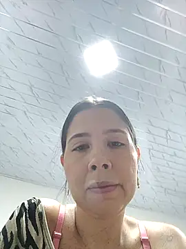 Snapshot of Candy-Body chatting on December 15, 12:59 am Candy-Body online show from December 15, 12:59 am