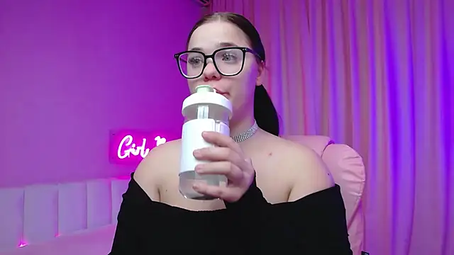 Snapshot of Eliss_Shyyo chatting on March 4, 4:17 am Eliss Shyyo online show from March 4, 4:17 am