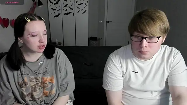 JayMollyy online show from April 15, 5:20 pm