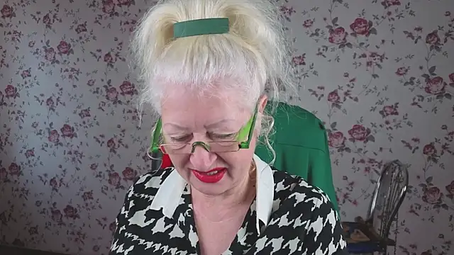 Maya Mayflower online show from October 19, 4:02 am