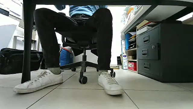 Snapshot of GM51-1988 chatting on October 22, 4:18 pm GM51-1988 online show from October 22, 4:18 pm