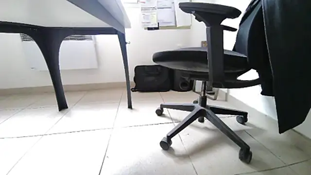 Snapshot of GM51-1988 chatting on October 31, 12:39 pm GM51-1988 online show from October 31, 12:39 pm