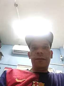 Snapshot of karlossan24 chatting on October 21, 7:09 am karlossan24 online show from October 21, 7:09 am