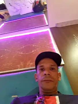 Snapshot of karlossan24 chatting on February 14, 9:11 pm karlossan24 online show from February 14, 9:11 pm