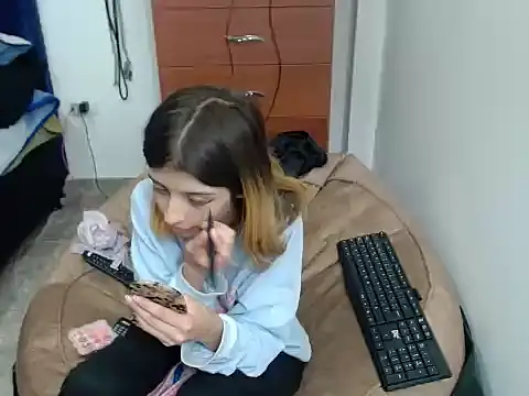 Snapshot of KratosAfroditacs chatting on November 7, 2:33 am KratosAfroditacs online show from November 7, 2:33 am