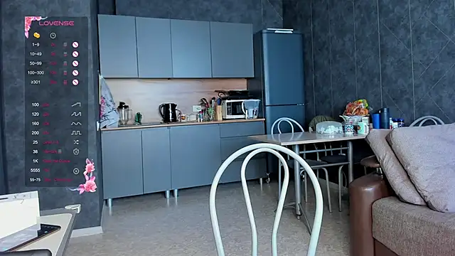 Snapshot of EvaTheHeart chatting on October 2, 8:10 am EvaTheHeart online show from October 2, 8:10 am