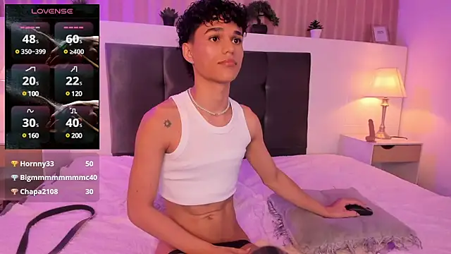 Snapshot of Kai_riptide chatting on March 13, 9:54 am Kai riptide online show from March 13, 9:54 am